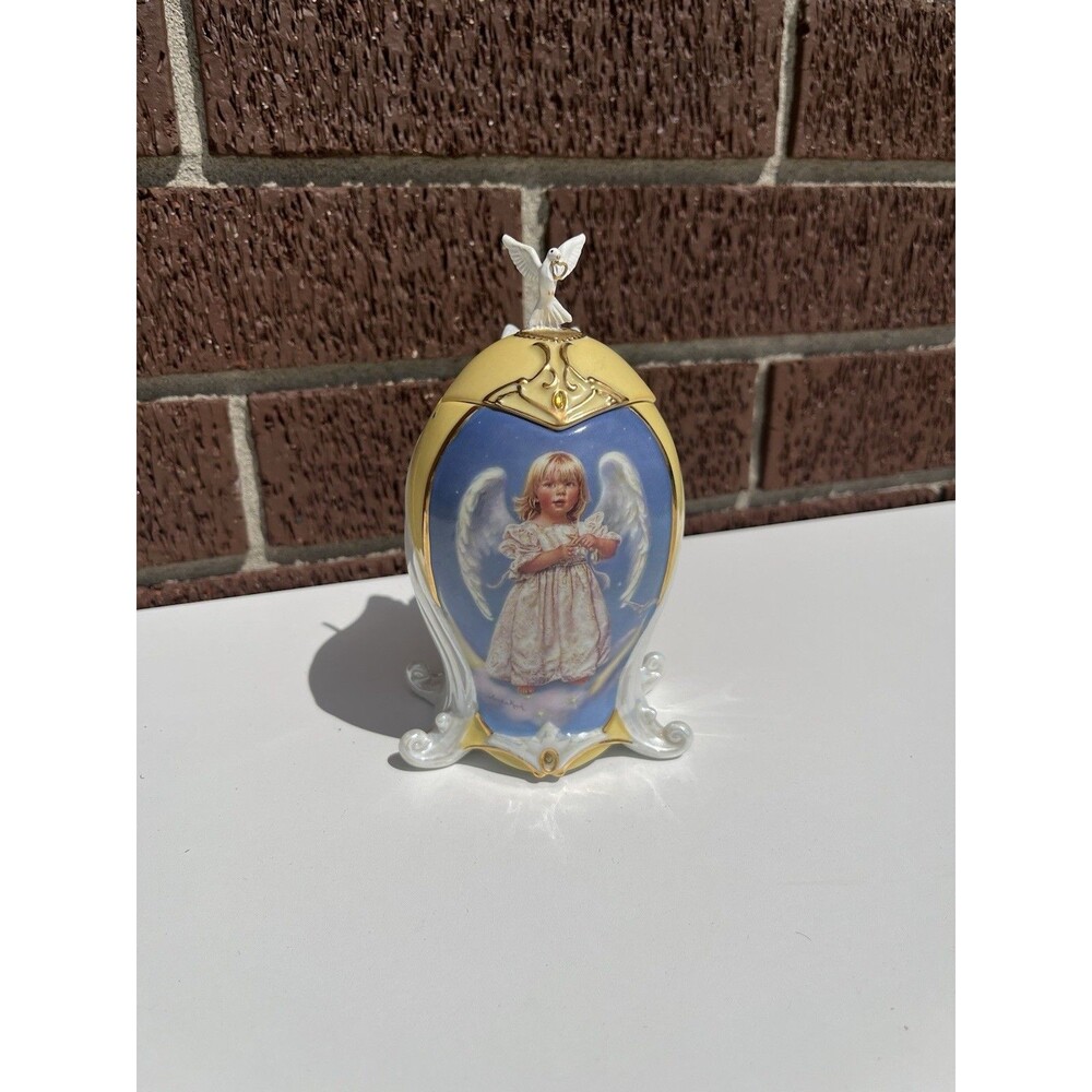 VTG Porcelain Music Box Girl Angel "Somewhere Over the Rainbow" Sandra Kuck Art